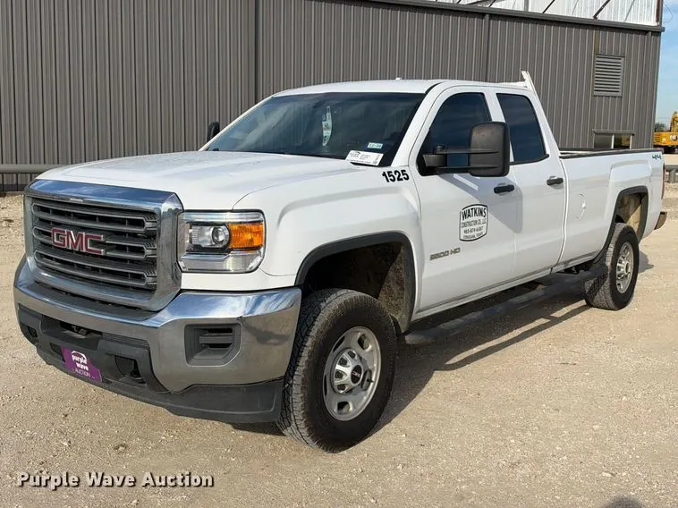2015 GMC Sierra 2500 4X4 Ext. Cab pickup truck