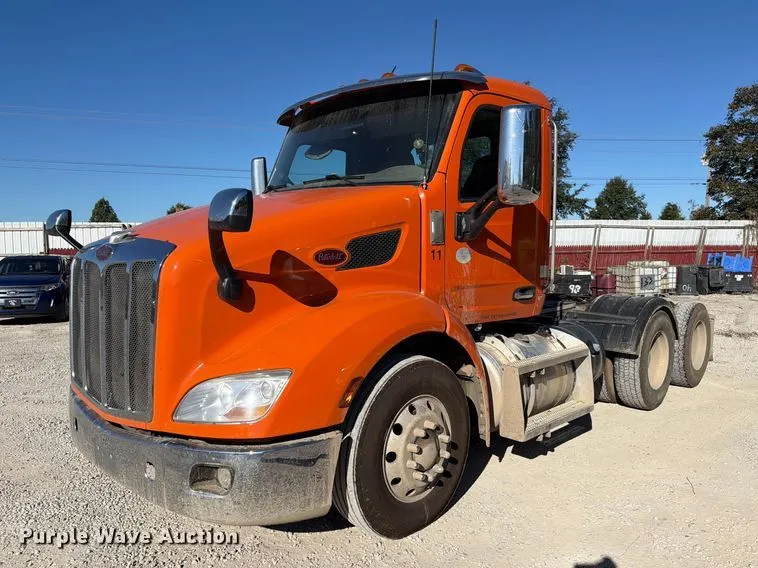 2017 Peterbilt 579 truck cab and chassis