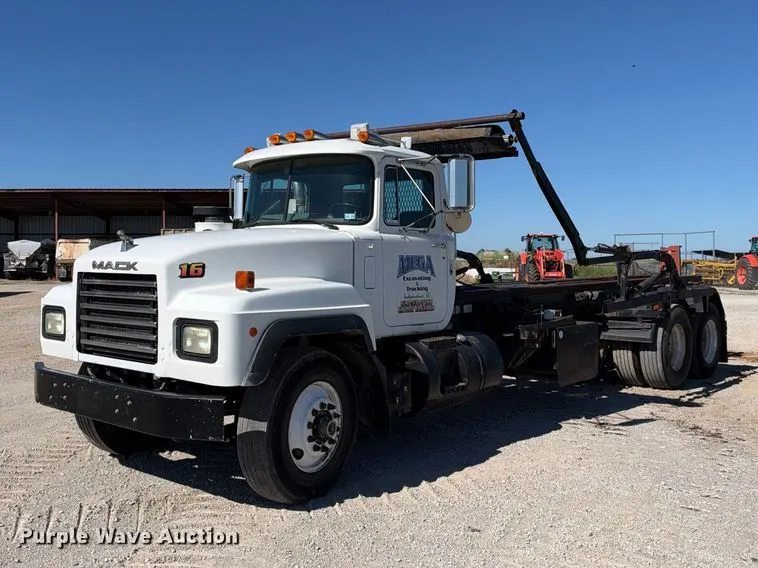 2000 Mack RD688S roll-off container truck