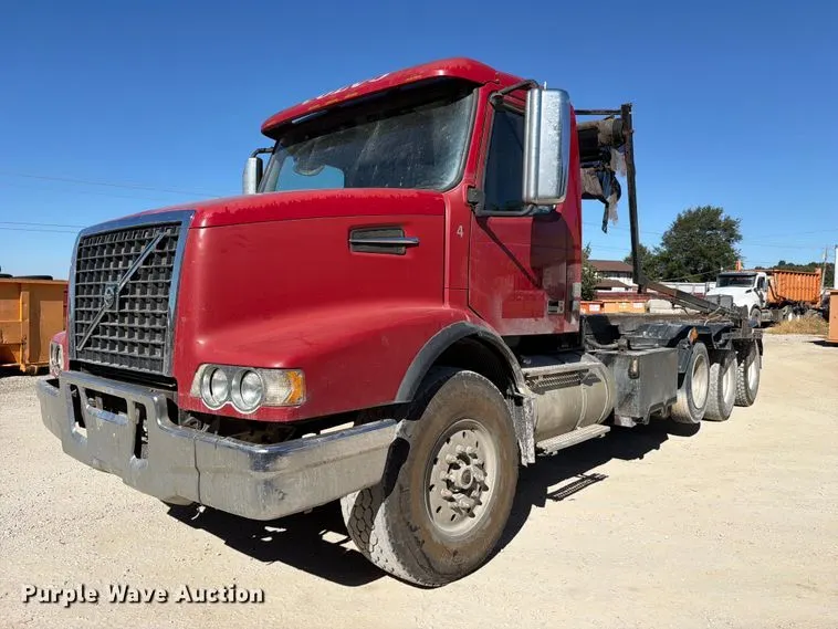 2007 Volvo Truck VHD roll-off container truck