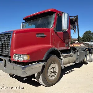 2007 Volvo Truck VHD roll-off container truck