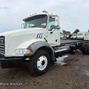 2015 Mack GU813 truck cab and chassis