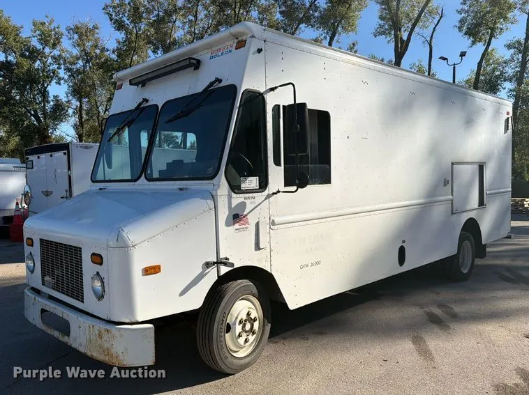 2008 Freightliner MT45 delivery truck