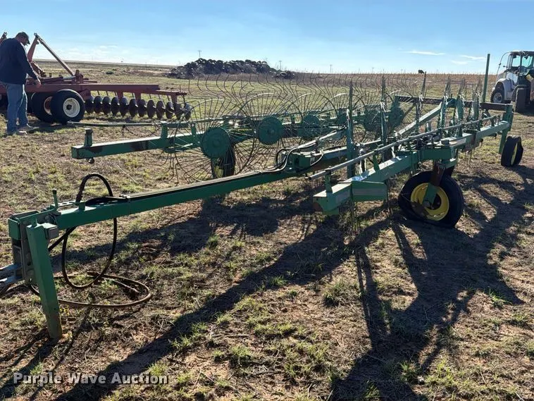 John Deere 704 hay rake