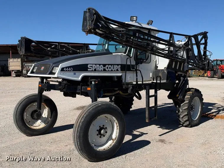 Spra-Coupe 4440 sprayer