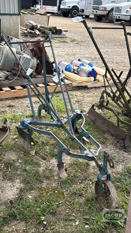 ADJUSTABLE HORSE DRAWN SCUFFLER