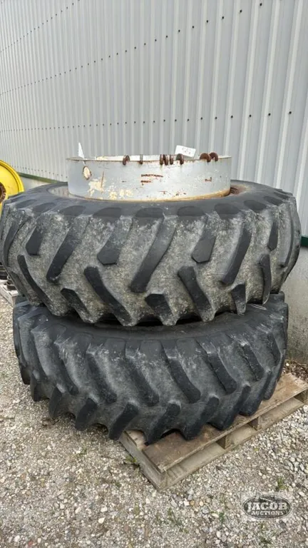 PAIR OF FIRESTONE 18.4-34 DUALS