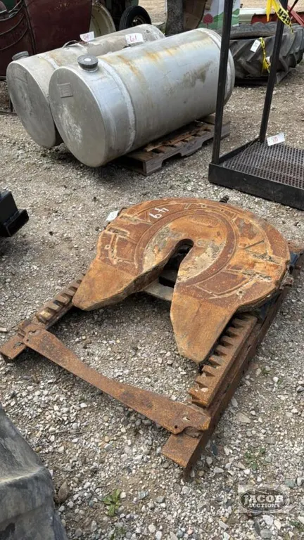 HOLLAND 5TH WHEEL HITCH OFF A HIGHWAY TRACTOR
