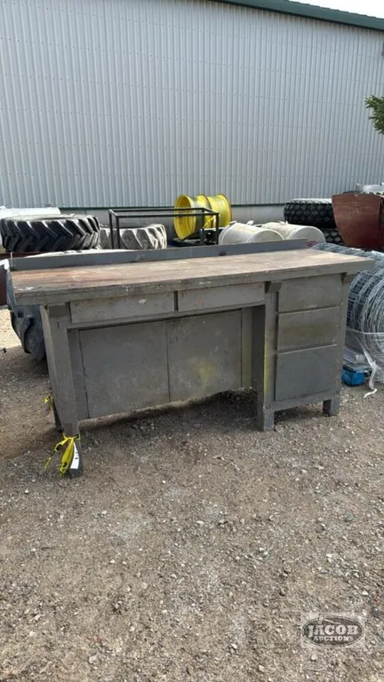 WOODEN WORK BENCH
