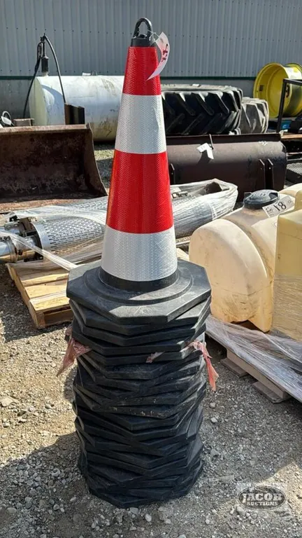 (20) 28IN SAFETY CONES