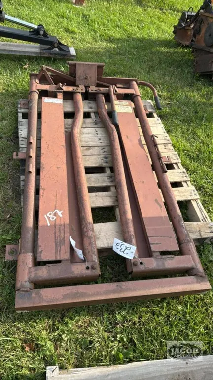 METAL CATTLE HEAD GATE