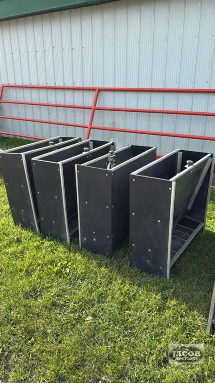 (4)SINGLE SIDE VERBA PLASTIC & METAL WEANER FEEDERS