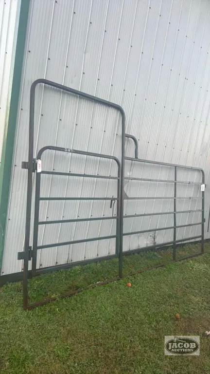 11FT X 5FT STEEL GATE WITH WALK THROUGH MAN GATE