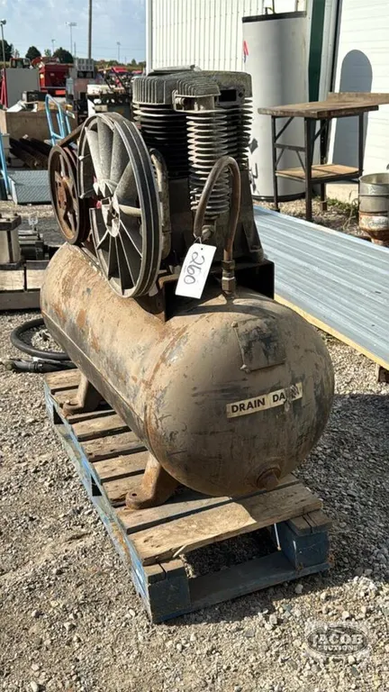 DEVIL BISS AIR COMPRESSOR WITH 5HP 240V MOTOR