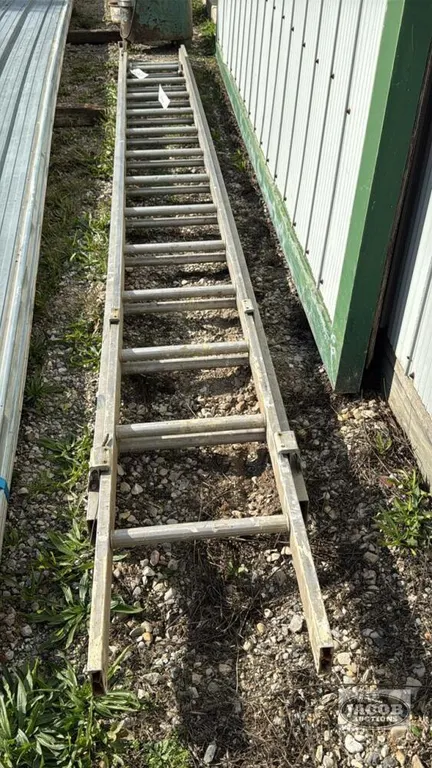 APPROX. 24FT ALUMINUM EXTENSION LADDER