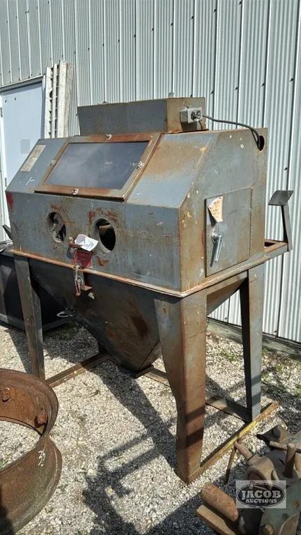 TRENCO SAND BLASTING CABINET