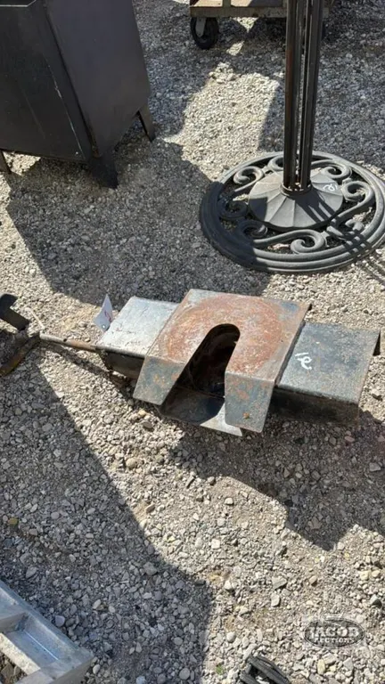 PART OF A 5TH WHEEL