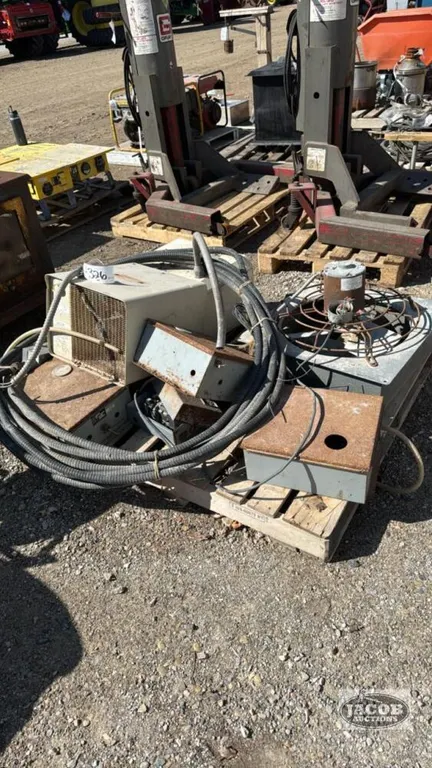 SKID OF MISC. ELECTRIC HEATERS AND 16IN FAN
