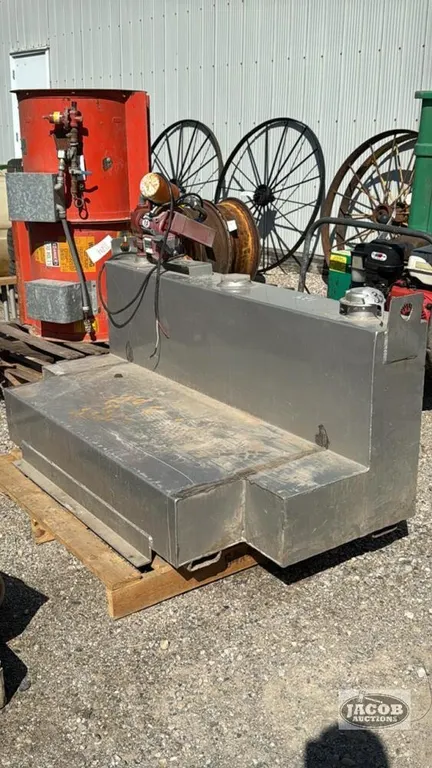 SLIP TANK WITH FILL-RITE PUMP FOR PICKUP TRUCK