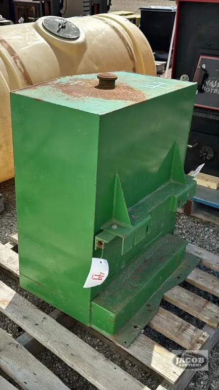JOHN DEERE FRONT MOUNT FUEL TANK