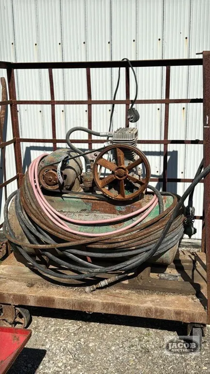 HORIZONTAL AIR COMPRESSOR