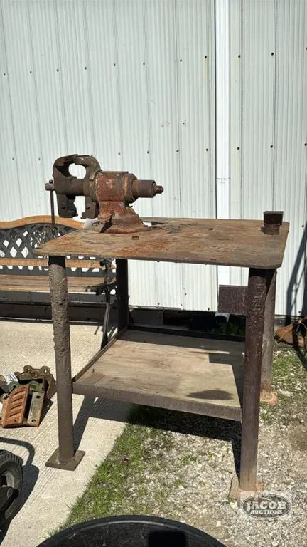 HEAVY STEEL WORK BENCH WITH HEAVY 6IN VICE