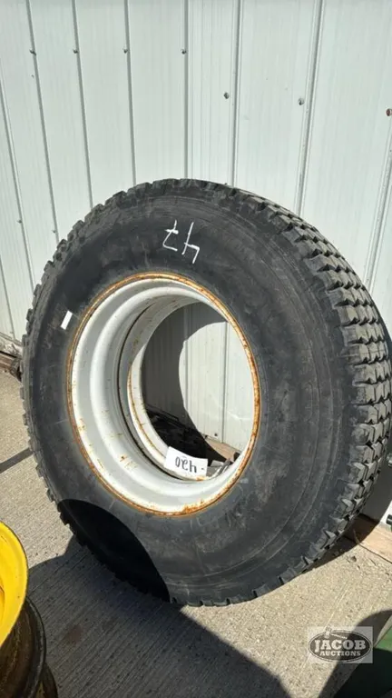 MICHELIN 11R22.5 TIRE ON RIM