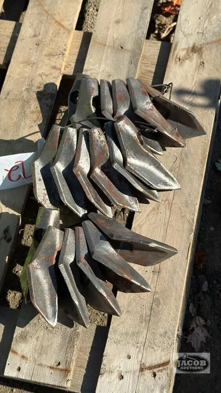 APPROX. 18 CULTIVATOR TEETH