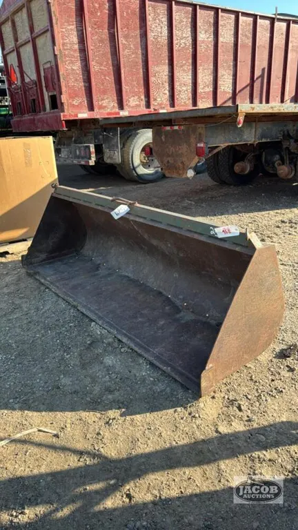 7FT JOHN DEERE MATERIAL BUCKET (265)