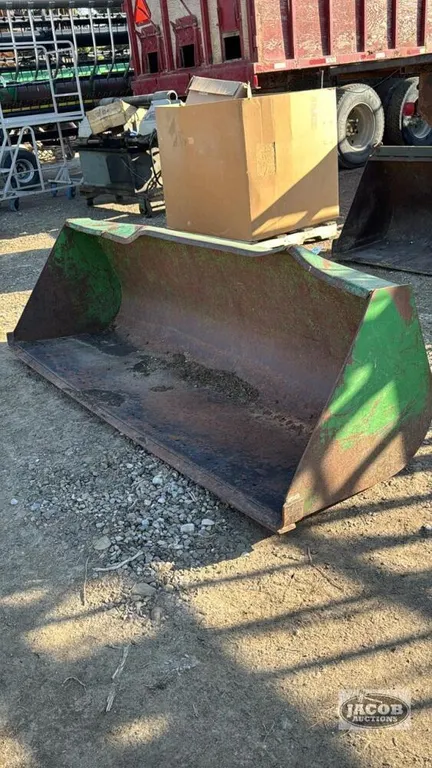 7FT JOHN DEERE MATERIAL BUCKET (265)