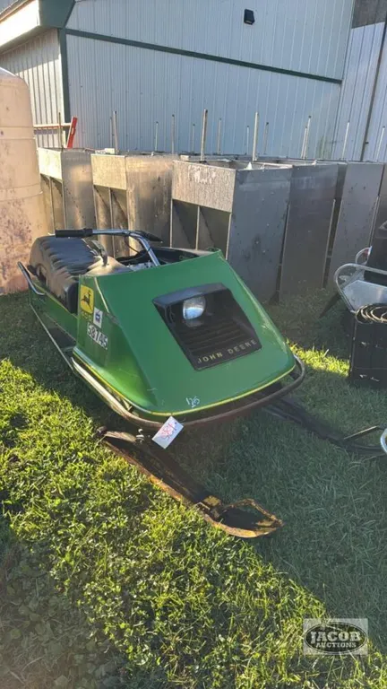 NOT RUNNING: JOHN DEERE 400 SNOWMOBILE