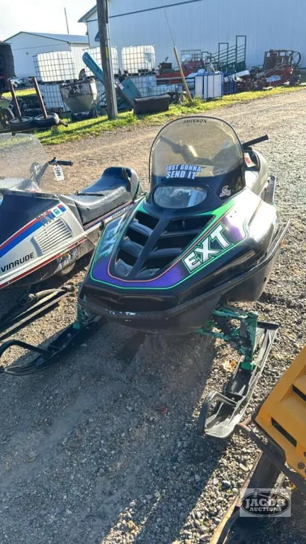 NOT RUNNING: ARCTIC CAT EXT580 SNOWMOBILE
