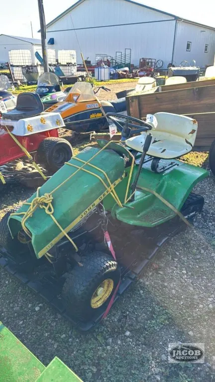 JOHN DEERE 110 PROJECT LAWN TRACTOR