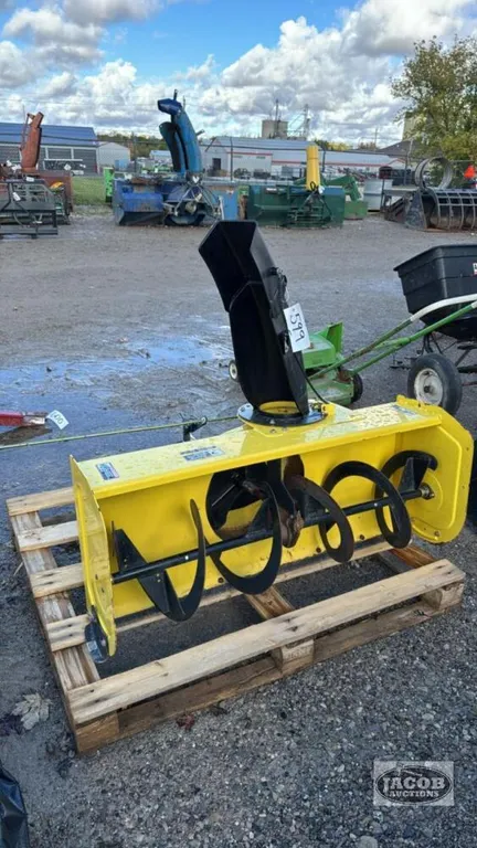 JOHN DEERE 44IN FRONT MOUNT SNOWBLOWER