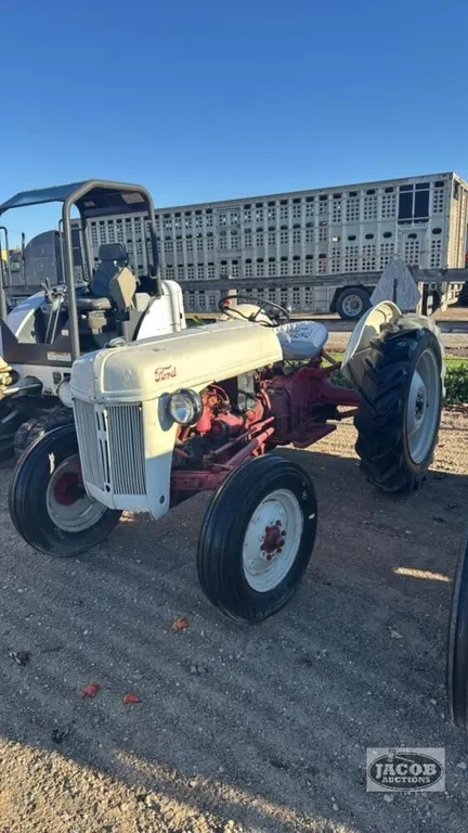1952 FORD 8N GAS TRACTOR