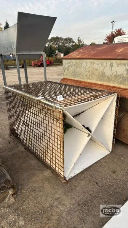 SHOPBILT HAY FEEDER