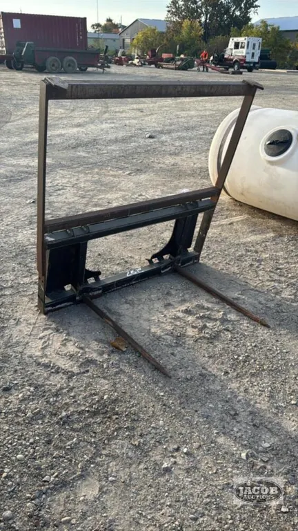 2-PRONG BALE SPEAR