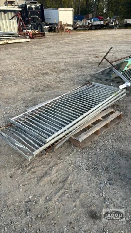 LOT OF 7 SECTIONS OF GALVANIZED 27IN HOG GATES