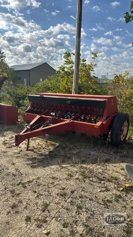 INTERNATIONAL 5100 SEED DRILL