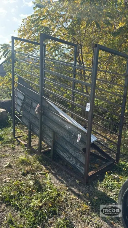 STEEL LIVESTOCK ADJUSTABLE LOADING CHUTE