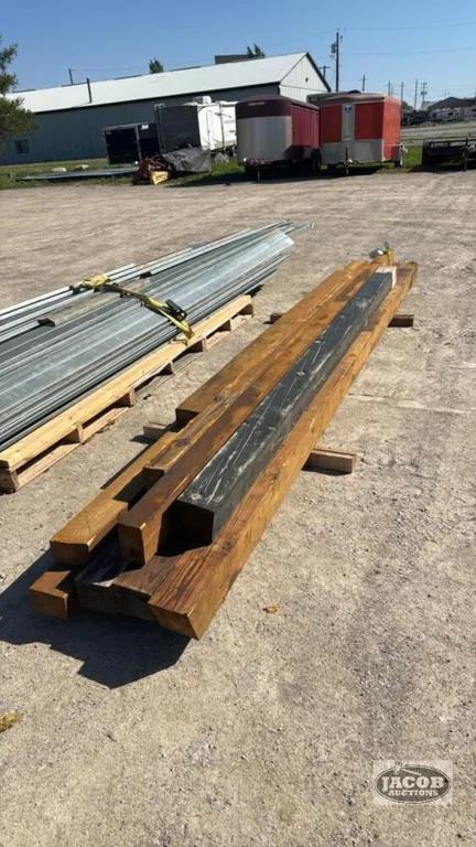 LOT OF USED WOODEN POSTS
