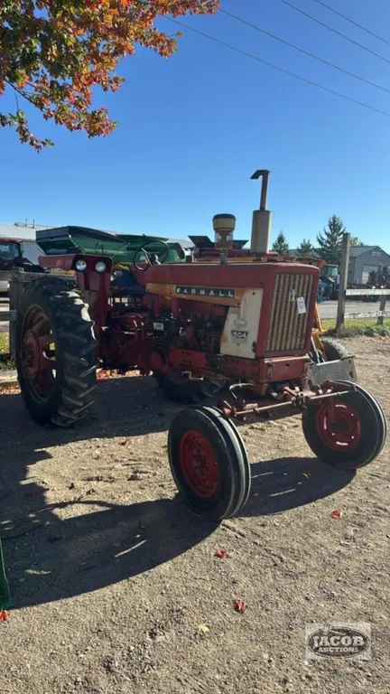 FARMALL 504 GAS TRACTOR