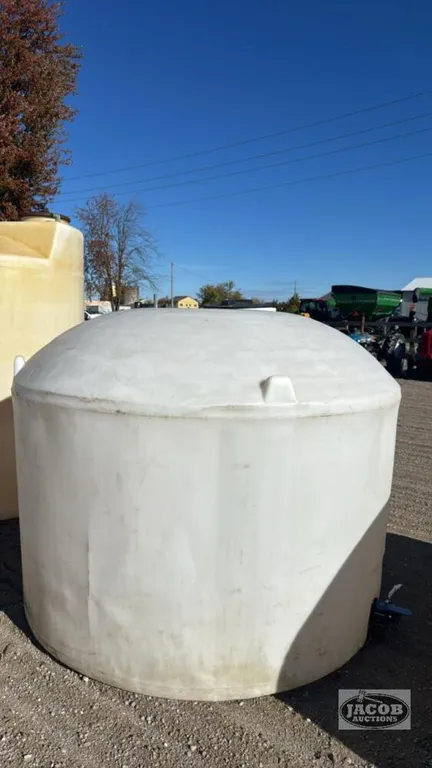 EQUINOX 1500 GALLON POLY TANK