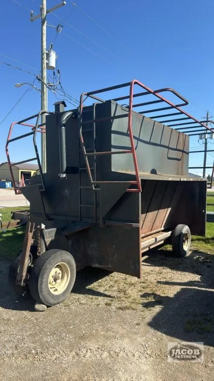 5 TON CREEP FEEDER ON WHEELS