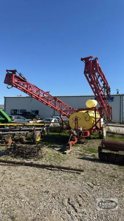 GREGSON 1000 GALLON SPRAYER WITH 90FT BOOM