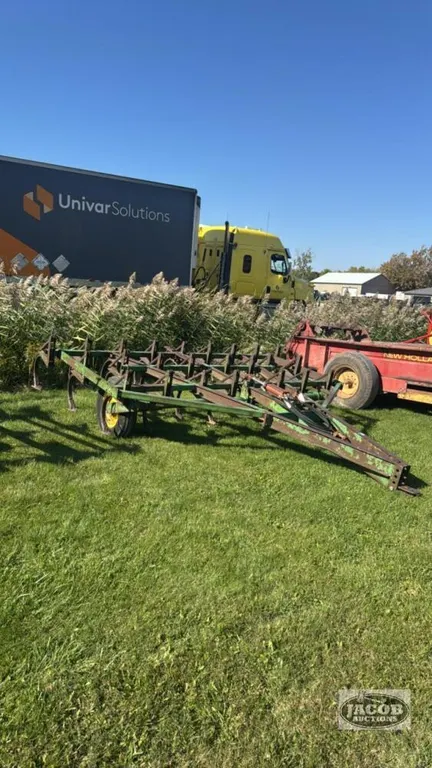 JOHN DEERE 13FT CULTIVATOR WITH HYDRAULIC LIFT