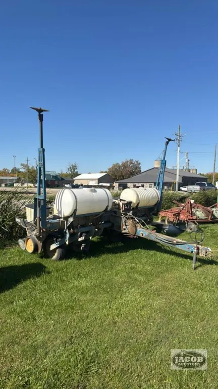 KINZE 6 ROW PLANTER