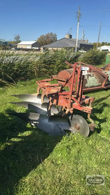 KVERNELAND HYDRIEN 3 FURROW 3PTH PLOW