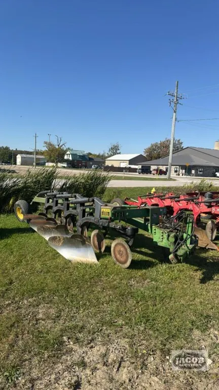 JOHN DEERE 2800 4 FURROW SEMI-MOUNT PLOW