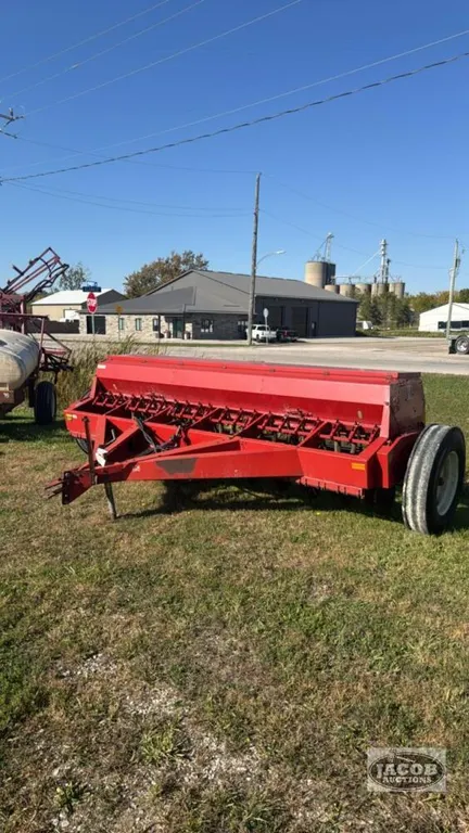 INTERNATIONAL 5100 21 RUN SEED DRILL